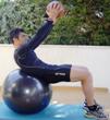 abdominal em fitball com bola medicinal